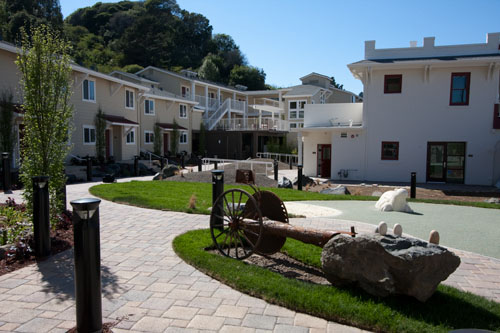 Courtyard garden and playground at the Fireside Apartments. Marin, California. (Photo by Oliver Shay)