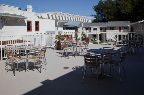 Community courtyard on concrete (with fly ash) podium at the Fireside Apartments. Marin, California. (Photo by Oliver Shay)